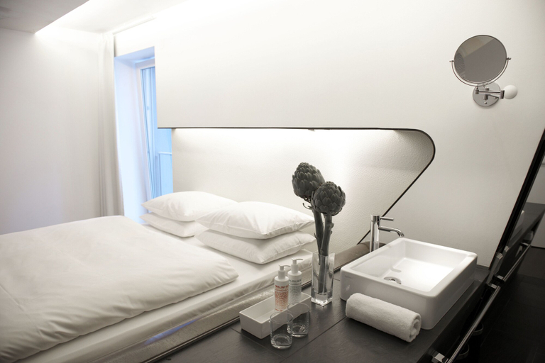 Bedroom 5, Hotel Q, Berlin
