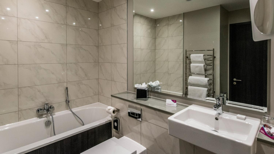 Bathroom 16