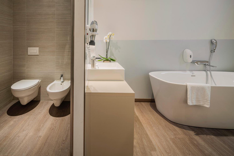 Bathroom 7