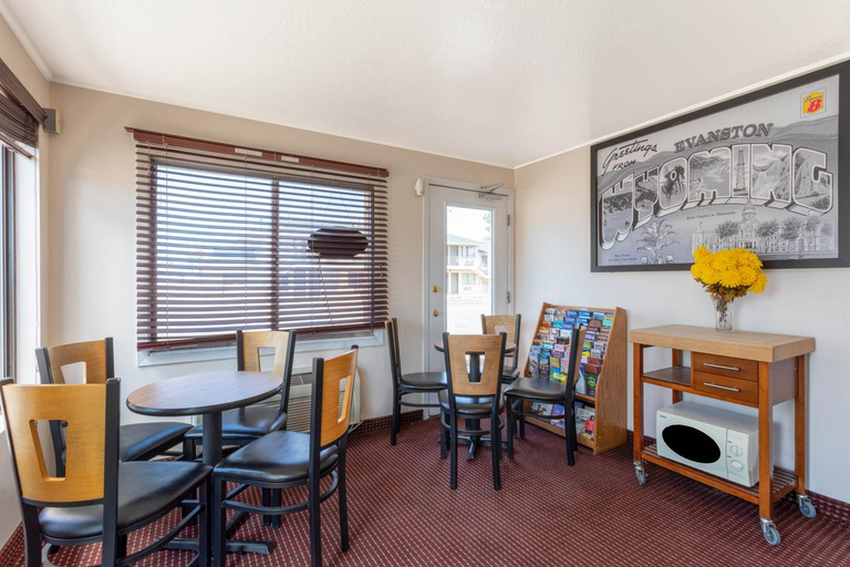 Public Area 2, Super 8 by Wyndham Evanston, Uinta