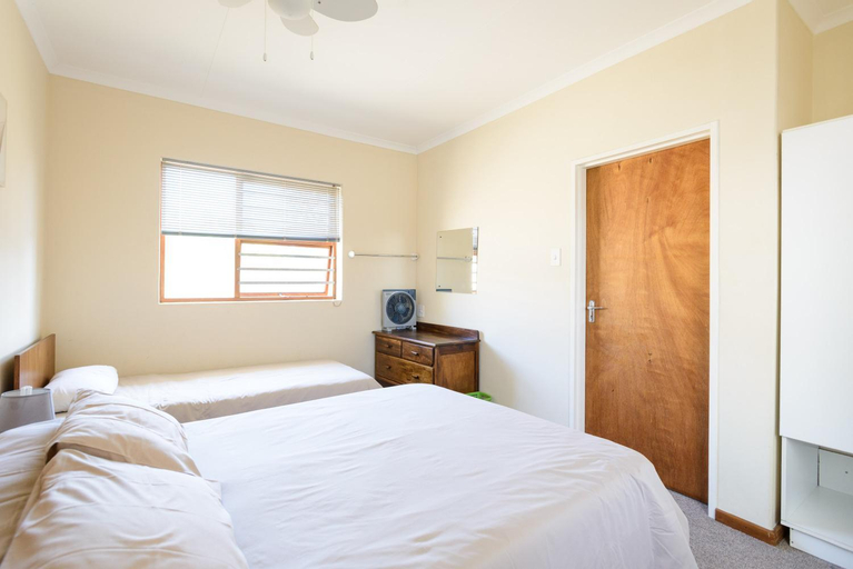 Others 4, Albatross Beach Guest House, Cacadu
