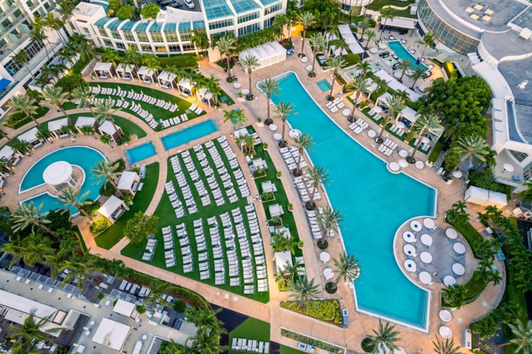 Exterior & Views 2, FontaineBleau Resort Pool & Ocean View, Miami-Dade