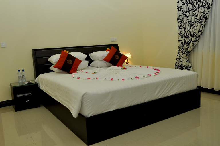 Bedroom 2, Charming Holiday Lodge