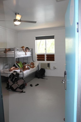 Bathroom 2, Port Douglas Backpackers, Douglas