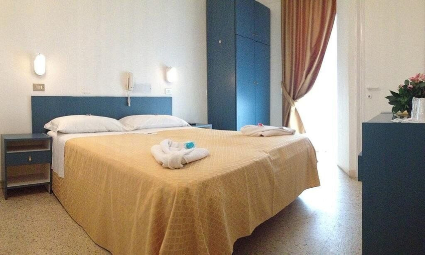 Bedroom 4, Hotel Till, Rimini