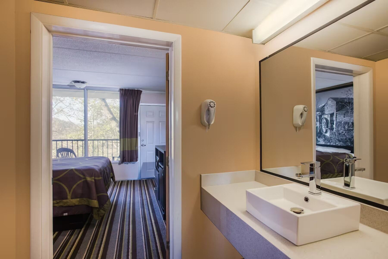 Bathroom 3, Super 8 by Wyndham Sevierville Riverside, Sevier