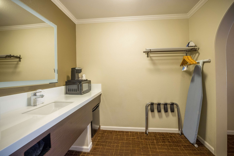 Bathroom 4, Best Western Inn, San Mateo