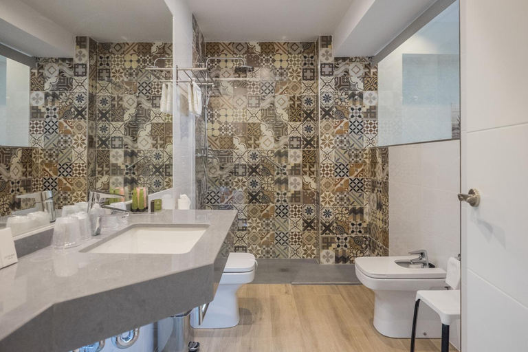 Bathroom 4, La Caleta Bay Pension Boutique, Granada