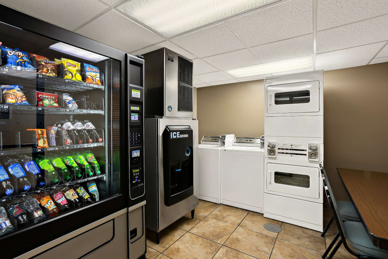 Food & Drinks 5, Best Western Center Pointe Inn, Taney