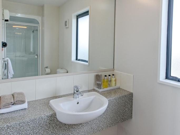 Bathroom 3, Bella Vista Motel Hokitika, Westland