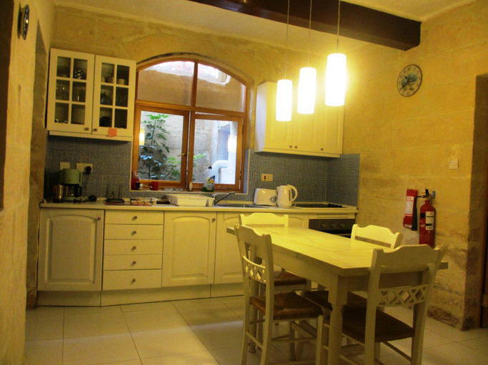 Others 5, 19th Century Apartment
