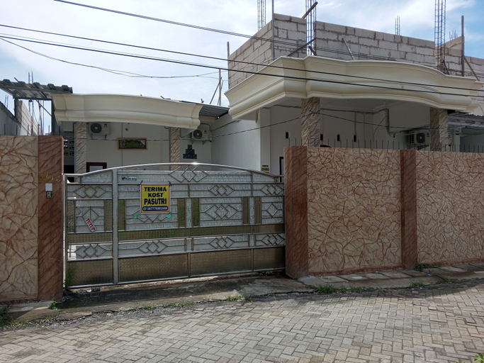 Exterior & Views 2, OYO Life 92543 Ratu Sakti Residence Syariah, Semarang
