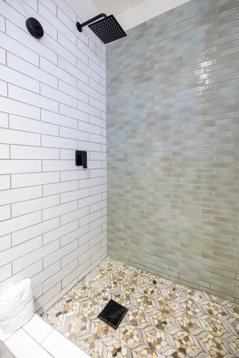Bathroom 4, Ocean Tide Beach Resort