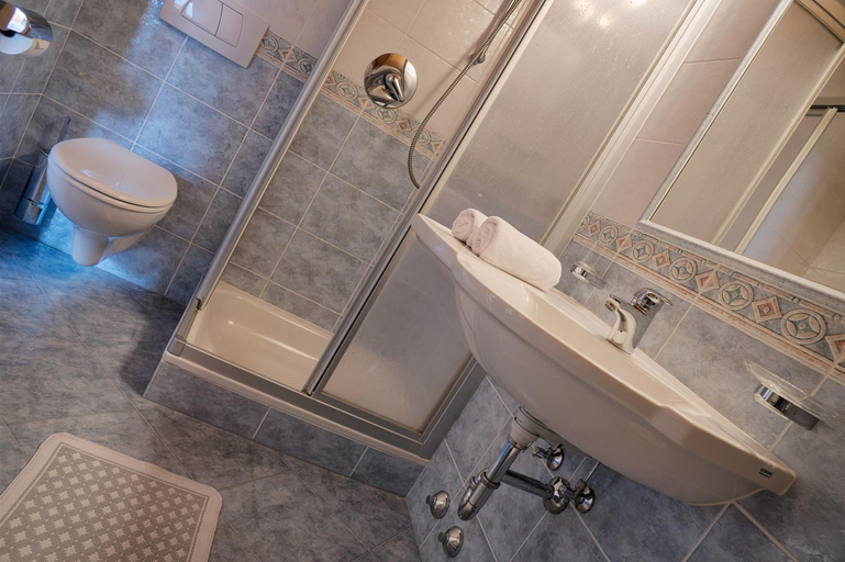 Bathroom 3, Gasthof Schwarzer Adler, Bolzano