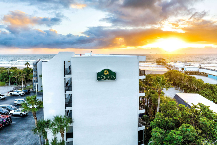 Exterior & Views 2, La Quinta Inn & Suites by Wyndham Cocoa Beach Oceanfront, Brevard