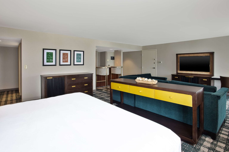 Bedroom 3, DoubleTree by Hilton Lansing, Ingham