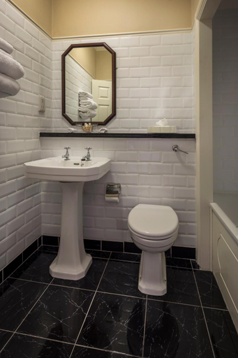Bathroom 5, Imperial Hotel Cork City