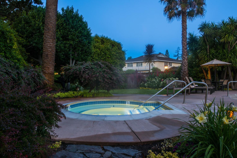 Sport & Beauty 4, El Pueblo Inn, Sonoma