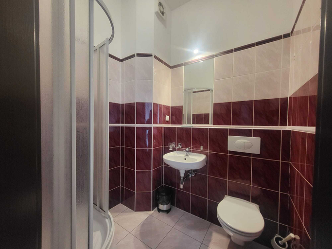 Bathroom 3, Hostel Bialoleka - Free Parking, Fast Wifi, Legionowo