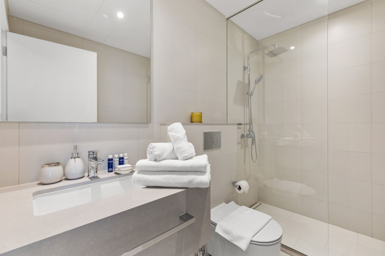 Bathroom 4, Maison Privee - Upscale Apt w/ Open Sea and Bluewaters Vws in JBR, Dubai