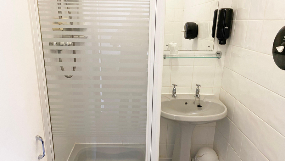 Bathroom 5, Sandy Lodge Hotel, Cornwall
