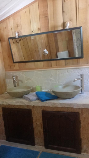 Bathroom 5, Le clos des olivettes, Hérault