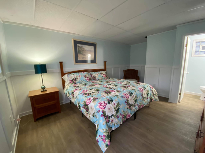 Bedroom 2, The Palms Motel, Ashtabula