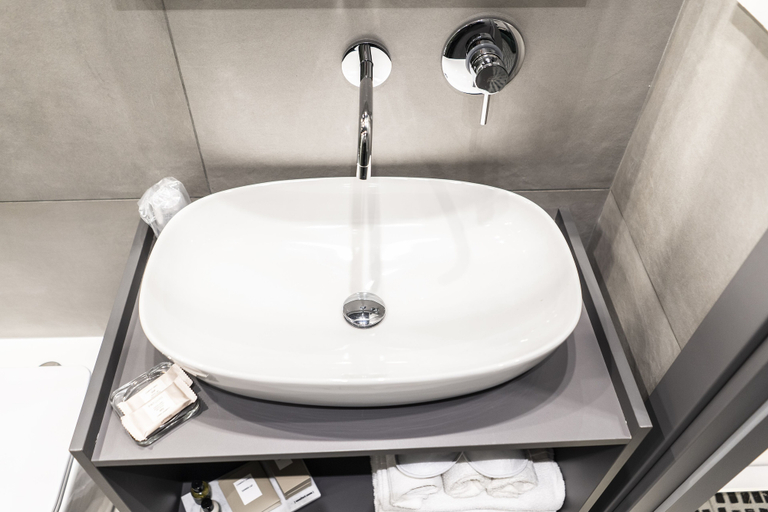 Bathroom 5, Three Rooms Toledo Luxury, Napoli