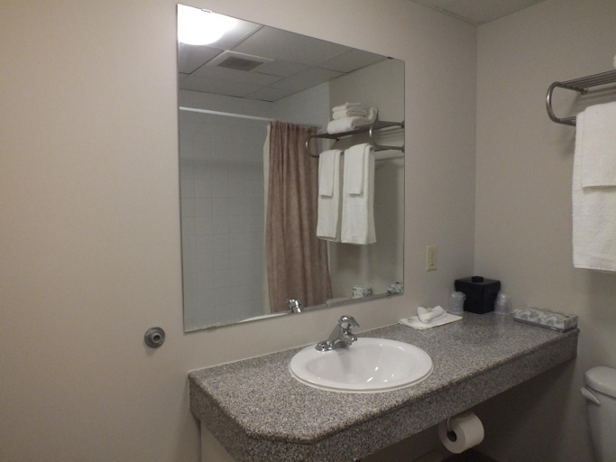 Bathroom 3, Rodeway Inn, Greater Sudbury
