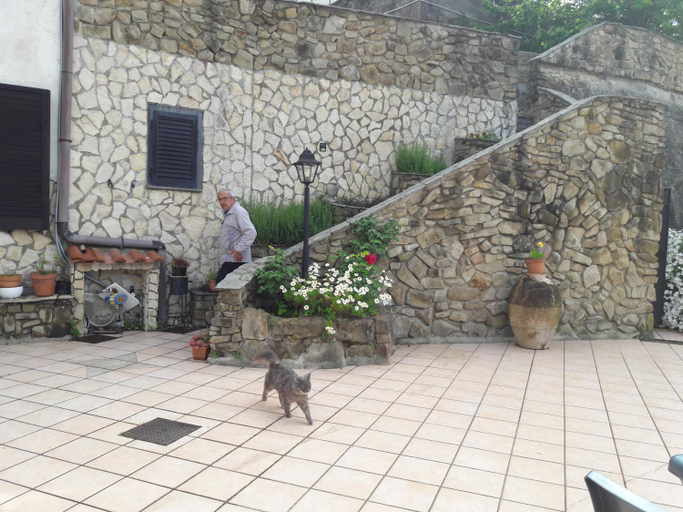 Others 2, La vecchia fattoria, Salerno