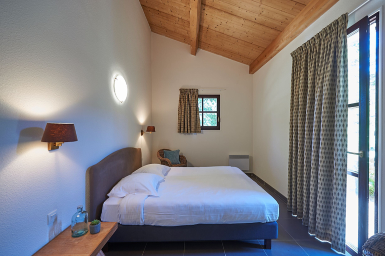 Bedroom 4, FranceComfort - Château de Salles, Gironde