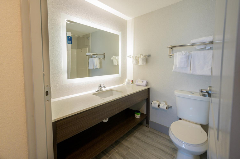 Bathroom 17