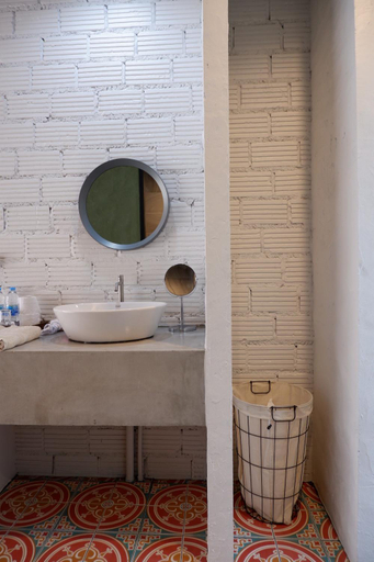 Bathroom 3, Black Elephant Boutique, Phunphin