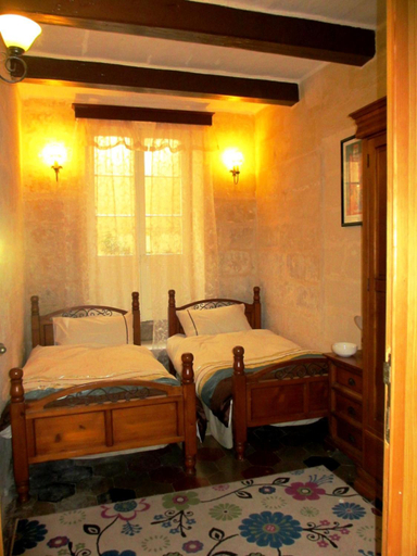 Others 4, 19th Century Apartment