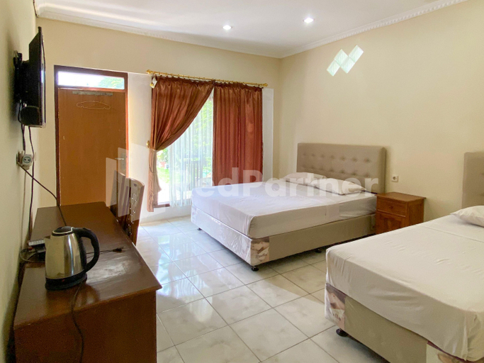 Bedroom 5, Hotel Kurnia @ Jln Pemuda Blora RedPartner, Blora