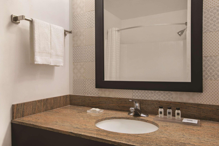 Bathroom 4, Country Inn & Suites By Radisson, Hagerstown, Md, Washington