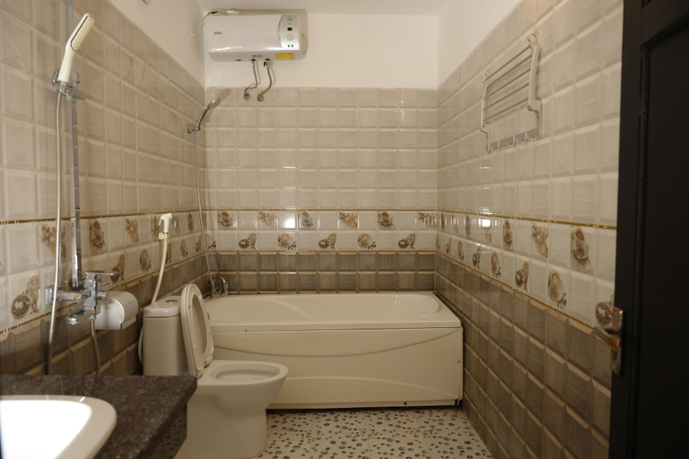 Bathroom 4, Trang An Heritage Garden, Hoa Lư