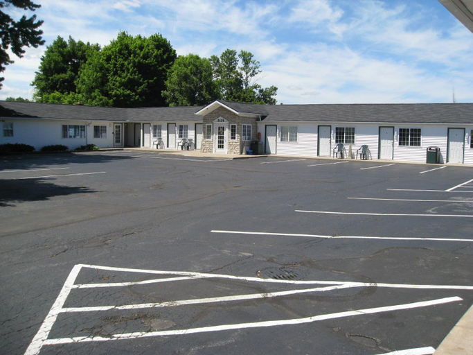 Others 4, Relax Inn, Monroe