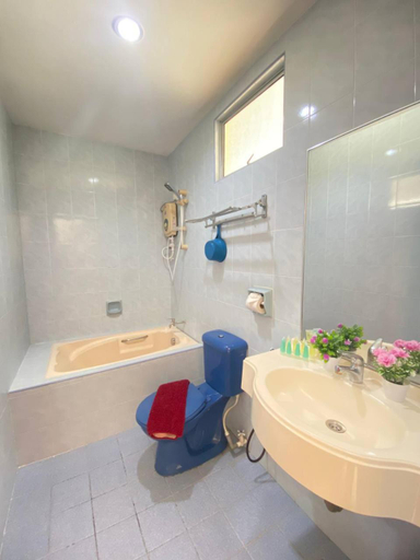 Bathroom 5, Teluk Batik Holiday Apartment, Manjung
