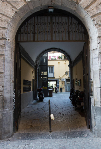 Others 2, La Via dei Presepi, Napoli