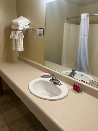 Bathroom 3, GuestHouse Inn & Suites Montesano, Grays Harbor