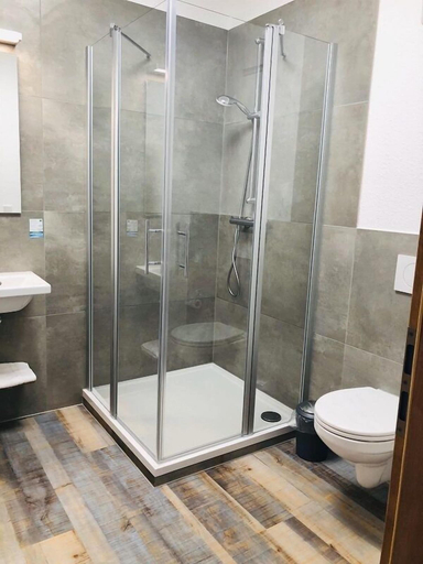 Bathroom 5, Hostel & Pension Alte Brauerei, Eisenach