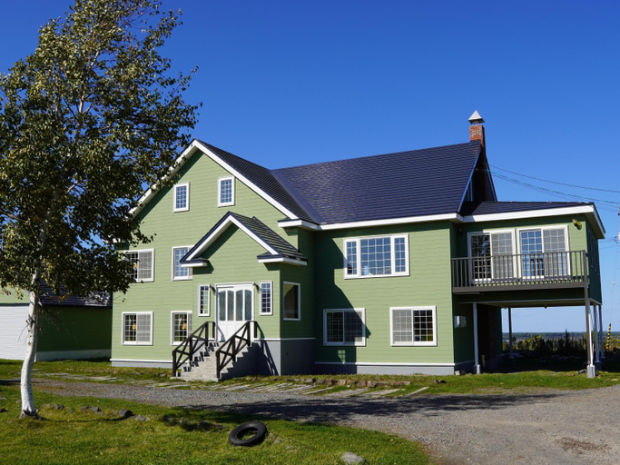 Exterior & Views