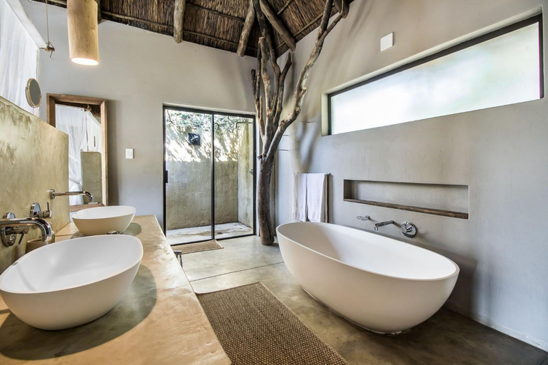 Bathroom 3, LookOut Safari Lodge, City of Tshwane