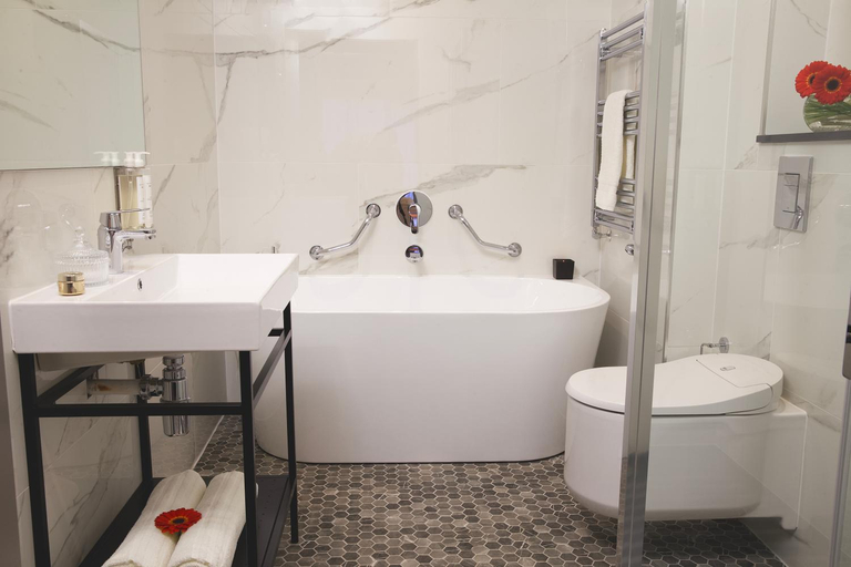 Bathroom 5, Castlecourt Hotel, Spa & Leisure