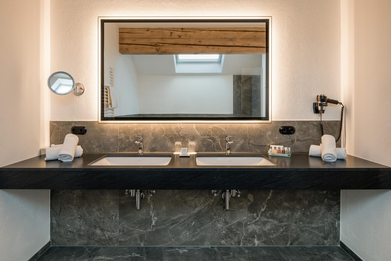 Bathroom 4, Hotel Gut Ising, Traunstein