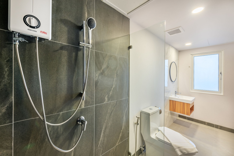 Bathroom 3, PLAAI Plus Hotel Bowin, Pluak Daeng