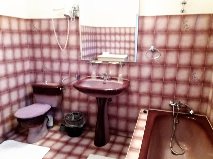 Bathroom 21