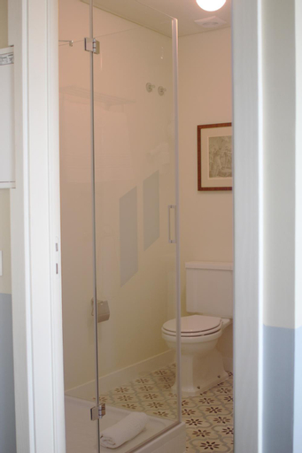 Bathroom 11