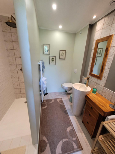 Bathroom, Madeleine Bergerac, Dordogne